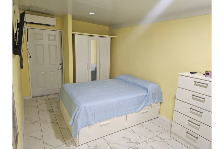 $1200 : Rento Efficiency image 1