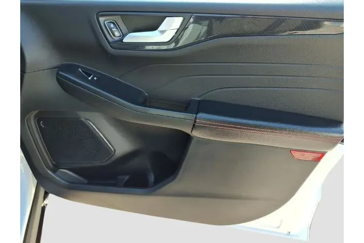 $21736 : Ford Escape 2025 ST-Line 4dr image 9