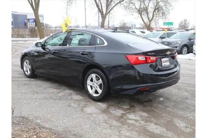 $17977 : Chevrolet Malibu 2024 LT 4dr image 7