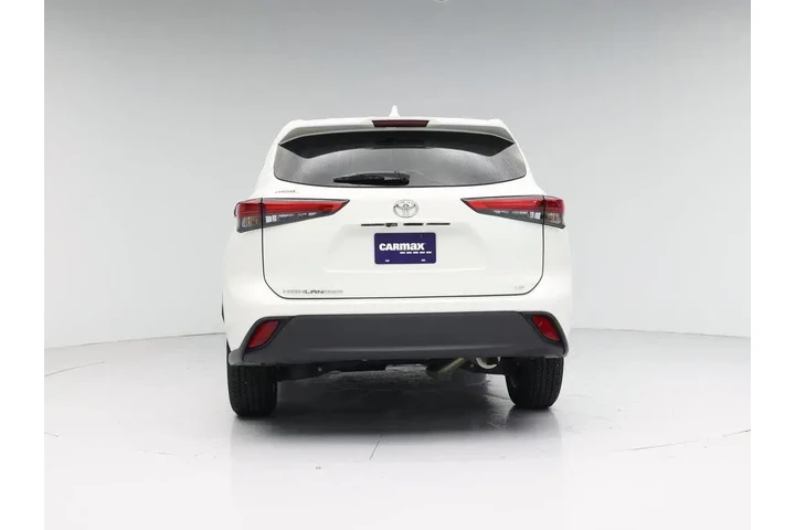 $30998 : Toyota Highlander 2021 LE 4d image 6