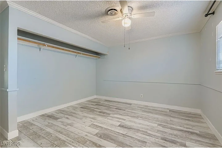 $1500 : Esta casa de una sola planta image 2