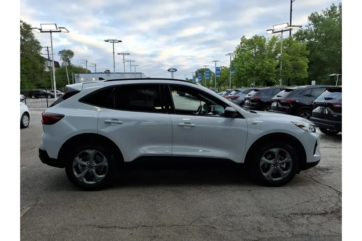 $28642 : Ford Escape 2025 ST-Line 4dr image 2