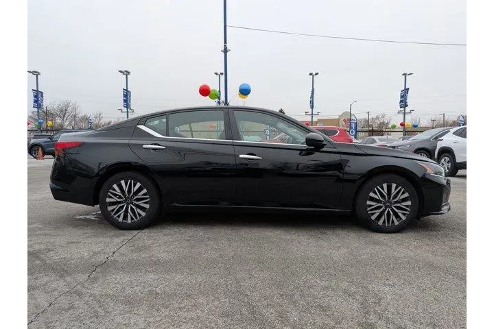 $17998 : Nissan Altima 2024 2.5 SV 4d image 3