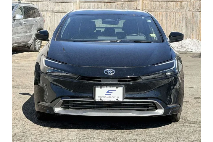 $29211 : Toyota Prius 2024 AWD XLE 4d image 2
