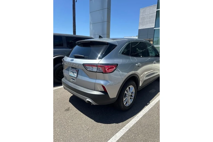 $17900 : Ford Escape 2022 SE 4dr SUV image 5