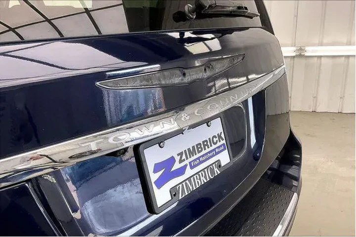 $4990 : Chrysler Town and Country 20 image 9