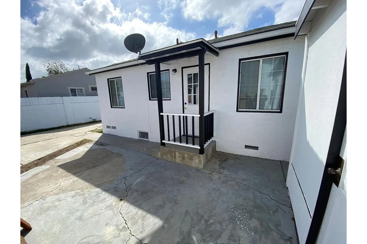 $800 : Nice Home...Chula Vista, CA image 7