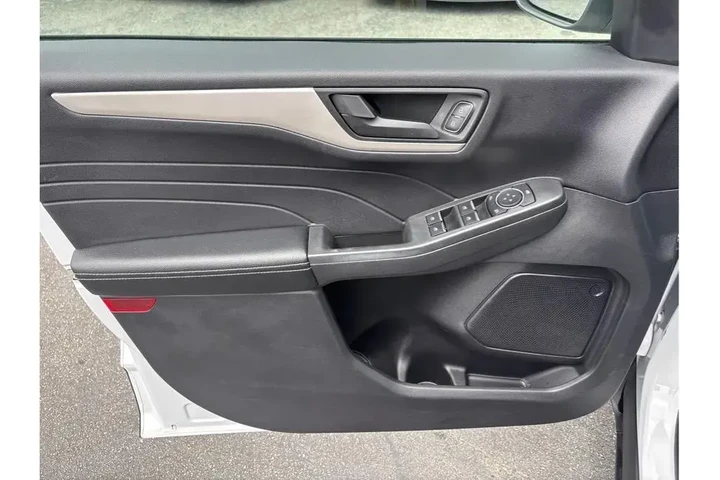 $18988 : Ford Escape 2022 SE 4dr SUV image 9