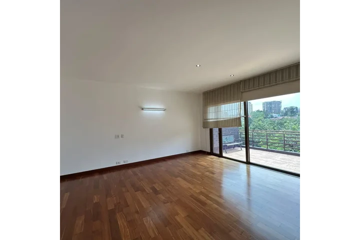 $1150000 : Casa Amplia en Venta en Zona 1 image 6
