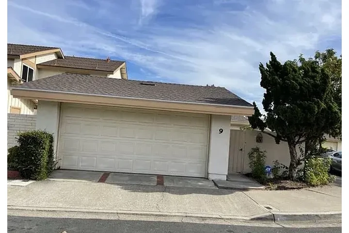 $1870 : Single story two bedroom and t image 2