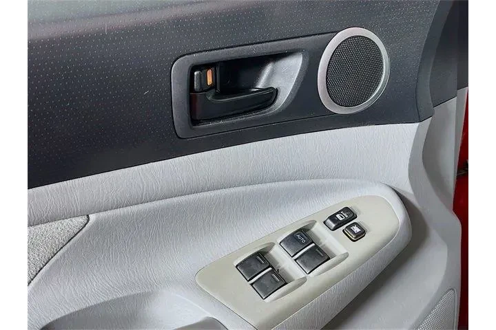 $19975 : Toyota Tacoma 2010 4x4 V6 4d image 9