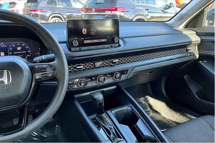 $25988 : Honda Accord 2023 EX 4dr Sed image 6