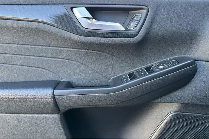 $28000 : Ford Escape Hybrid 2024 ST-L image 9