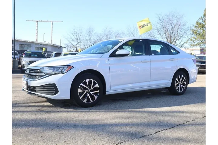 $15777 : Volkswagen Jetta 2024 S 4dr image 3