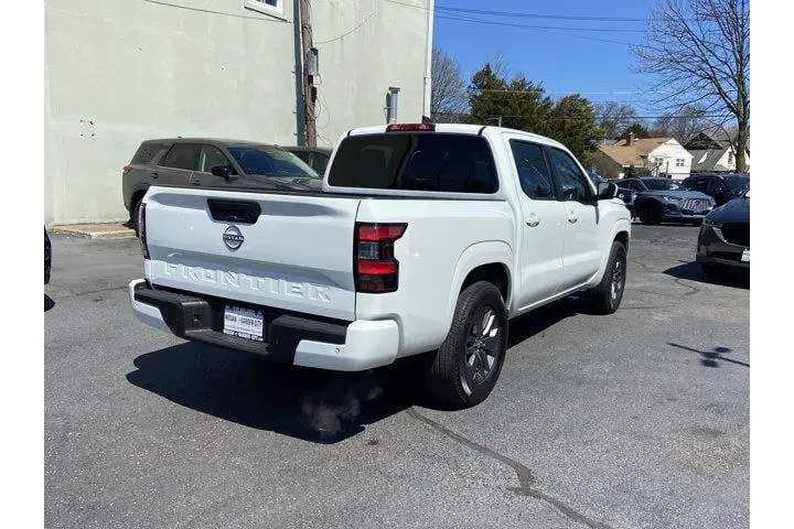 $25487 : Nissan Frontier 2025 4x2 SV image 4