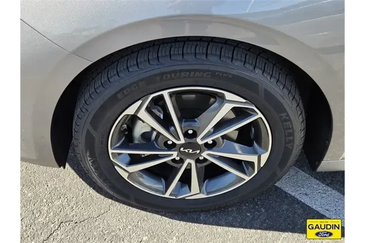 $17500 : Kia Forte 2022 LXS 4dr Sedan image 9