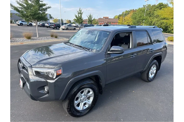 $42979 : Gold Certified2024 4Runner SR5 image 9