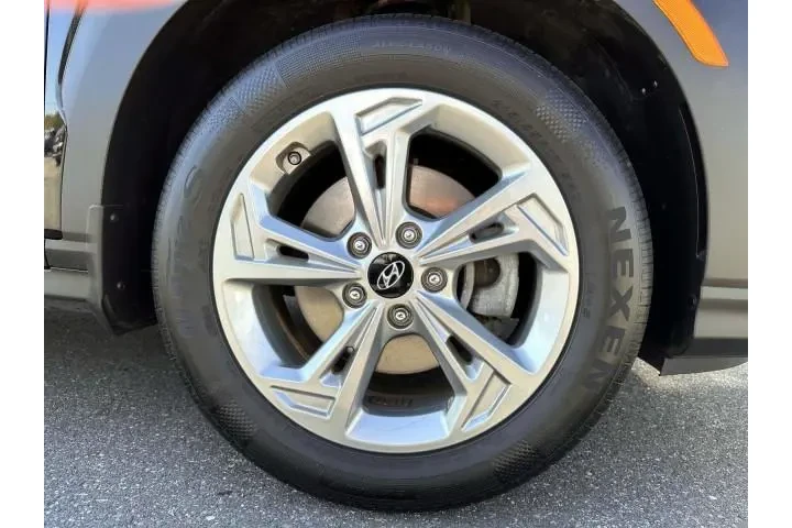 $18999 : Hyundai KONA 2023 AWD SEL 4d image 6