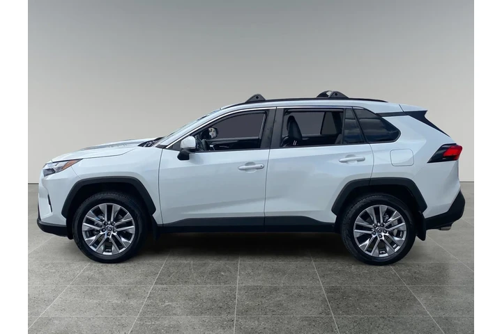 $30240 : Toyota RAV4 2023 XLE Premium image 2