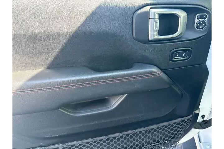 $31989 : Jeep Wrangler Unlimited 2021 image 9