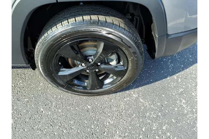 $16995 : Jeep Cherokee 2019 4x4 Latit image 8