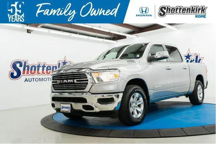 $39525 : Ram 1500 2024 4x4 Laramie 4d image 1