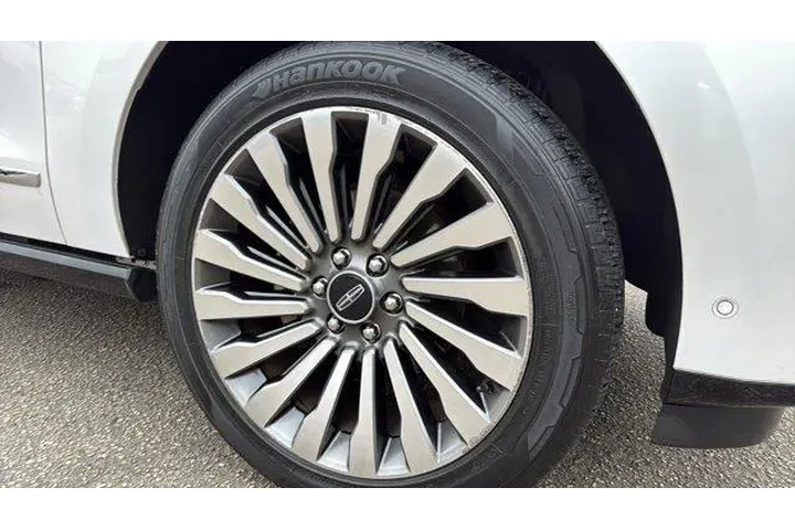 $35643 : Lincoln Navigator L 2019 4x4 image 8