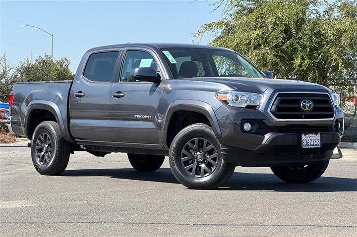 $31998 : Tacoma SR5 image 2