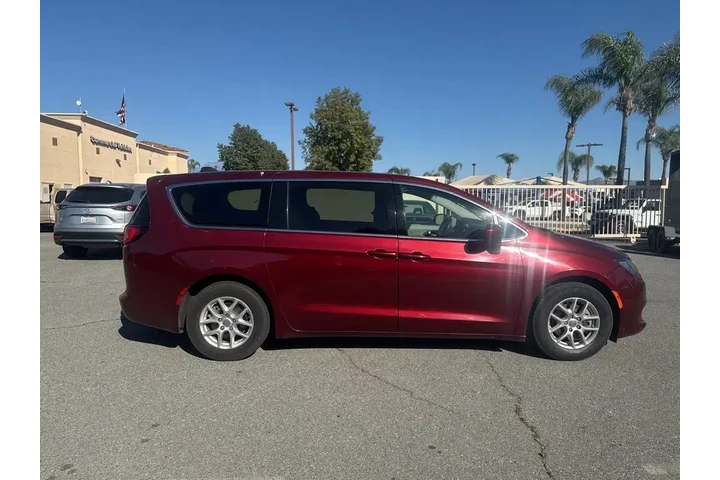 $19127 : Chrysler Voyager 2022 LX 4dr image 9