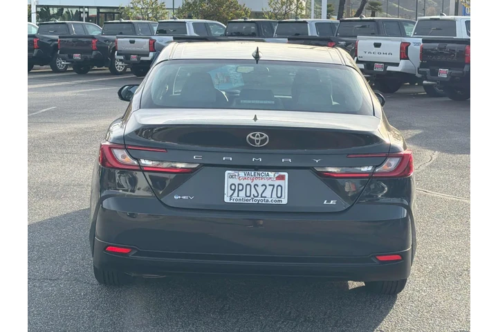 $27394 : Toyota Camry 2025 SE 4dr Sed image 4