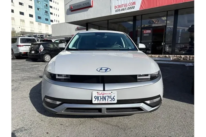$27988 : Hyundai IONIQ 5 2024 AWD SEL image 3