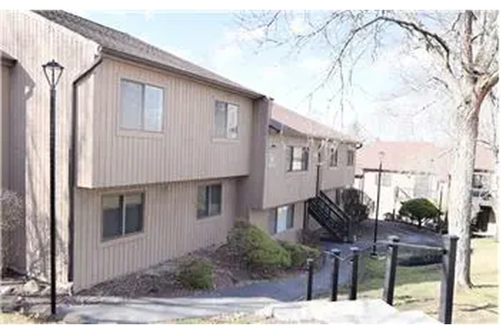 $2200 : Rental property with 2 bedro image 1