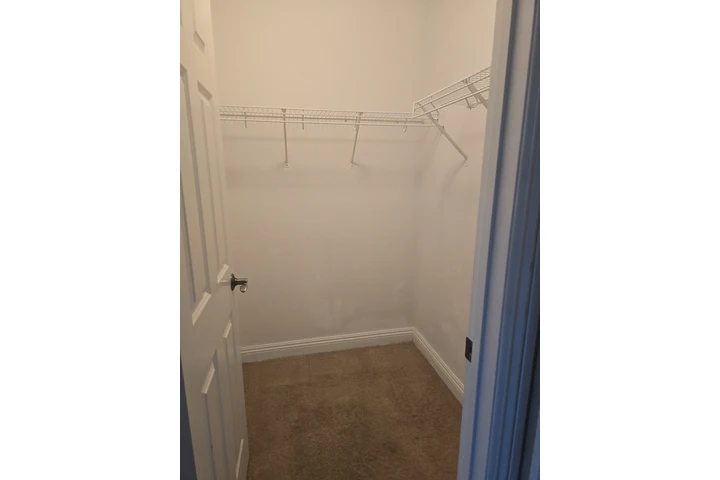 $950 : Se Renta Cuarto image 2