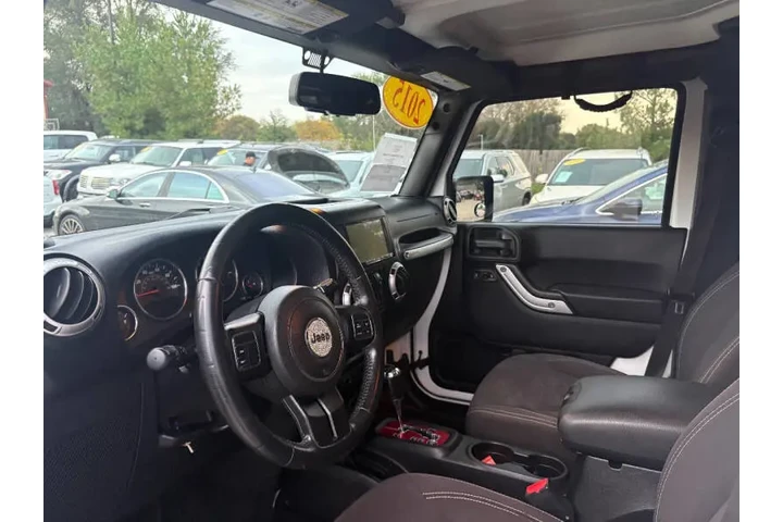 $16950 : 2015 Wrangler Unlimited Sahara image 9