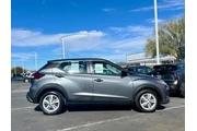 $14997 : Nissan Kicks 2023 S 4dr Cros thumbnail