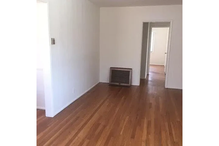 $800 : This home offers 2 bedrooms, 1 image 4