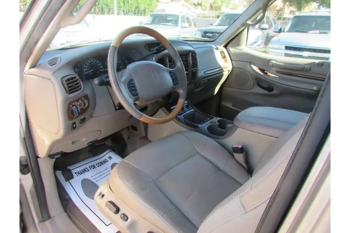$7995 : 2000 Navigator image 9