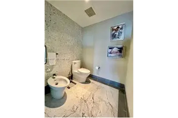 $5000 : Rental property with 1 bedro image 7