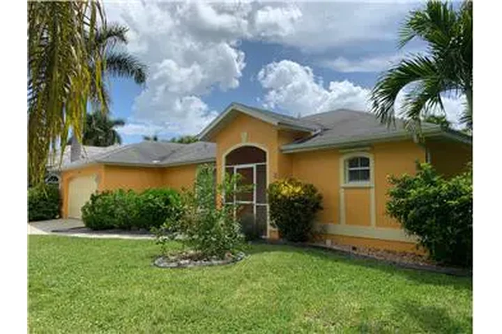 $2200 : Rental property with 3 bedro image 3