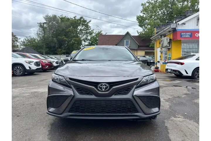 $20995 : 2021 Camry SE image 3