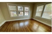 $900 : Beautiful hardwood floor home thumbnail
