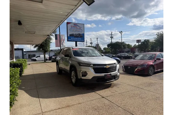 $19999 : 2022 Traverse LS image 3