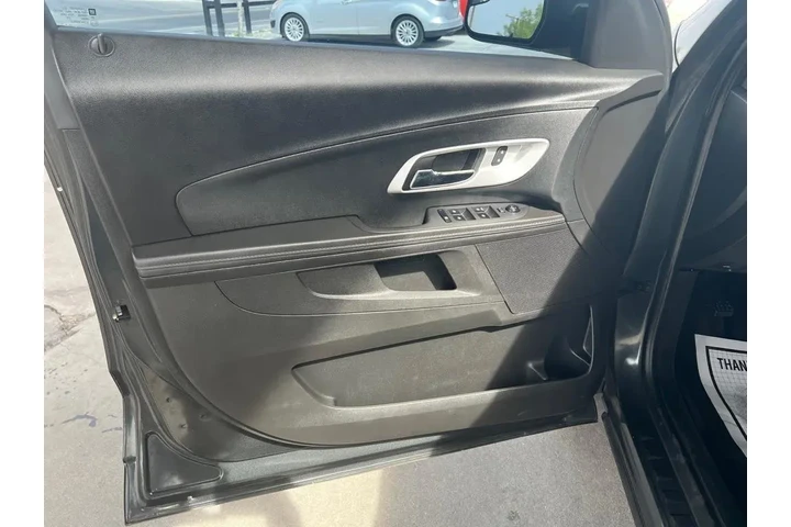 2013 Equinox LS 2WD image 9