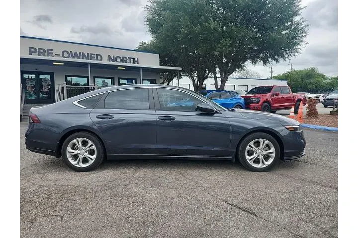 $28395 : Honda Accord 2024 LX 4dr Sed image 2