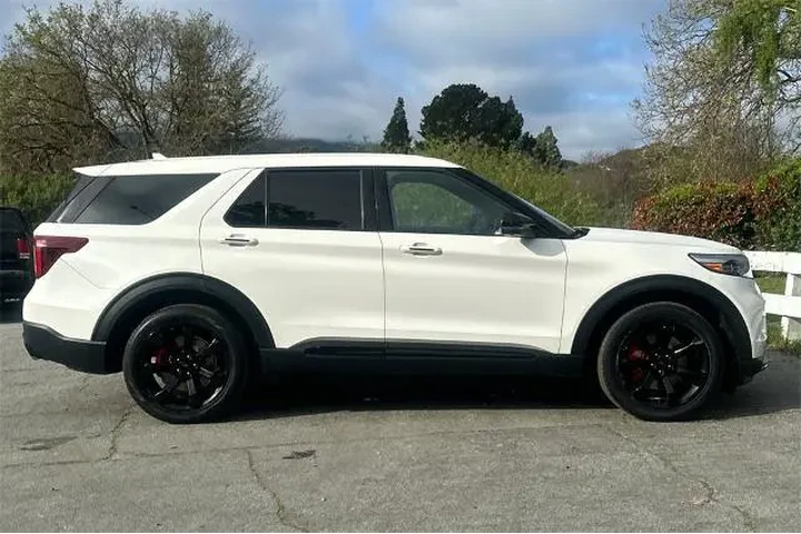 $37112 : Ford Explorer 2022 AWD ST 4d image 3
