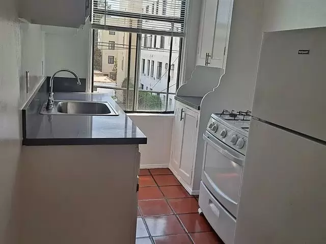 $1600 : 2 Beds 1 Bath Available image 3