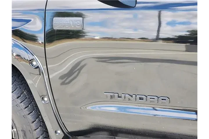 $28250 : Toyota Tundra 2017 4x4 SR 4d image 8