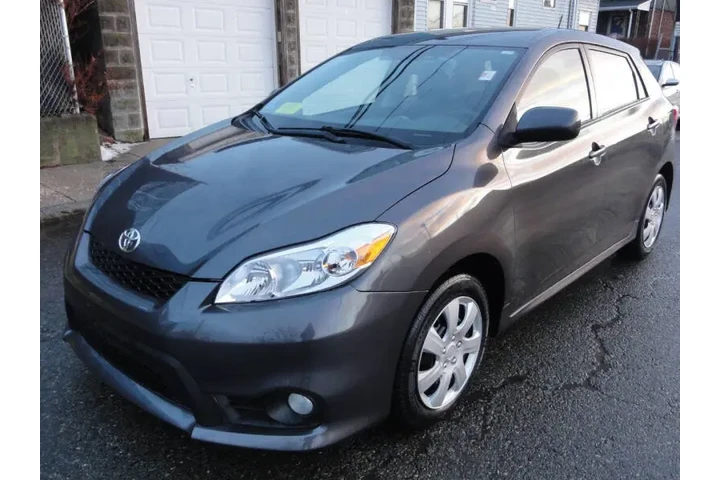 $9450 : 2012 Matrix L image 10