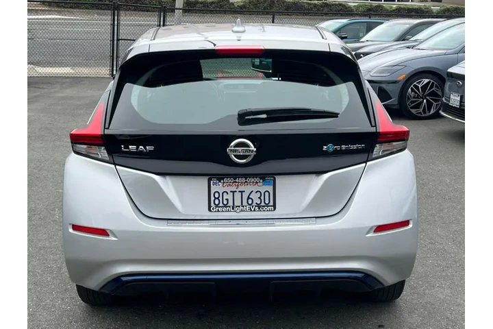 $11400 : 2019 LEAF S image 6