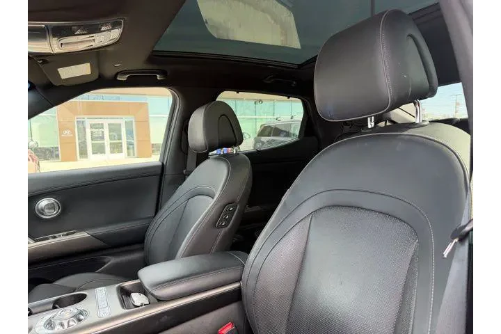 $32991 : Genesis GV60 2023 AWD Advanc image 8